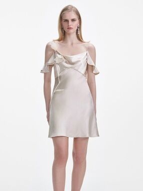 self portrait grey leaf sequin mini dress Self-Portrait l Grey Leaf Sequin Mini Dress (inspired) Cut from light grey leaf sequin mesh this dress is designed with a v-neckline, elastic grosgrain waistband and falls to a tiered mini skirt